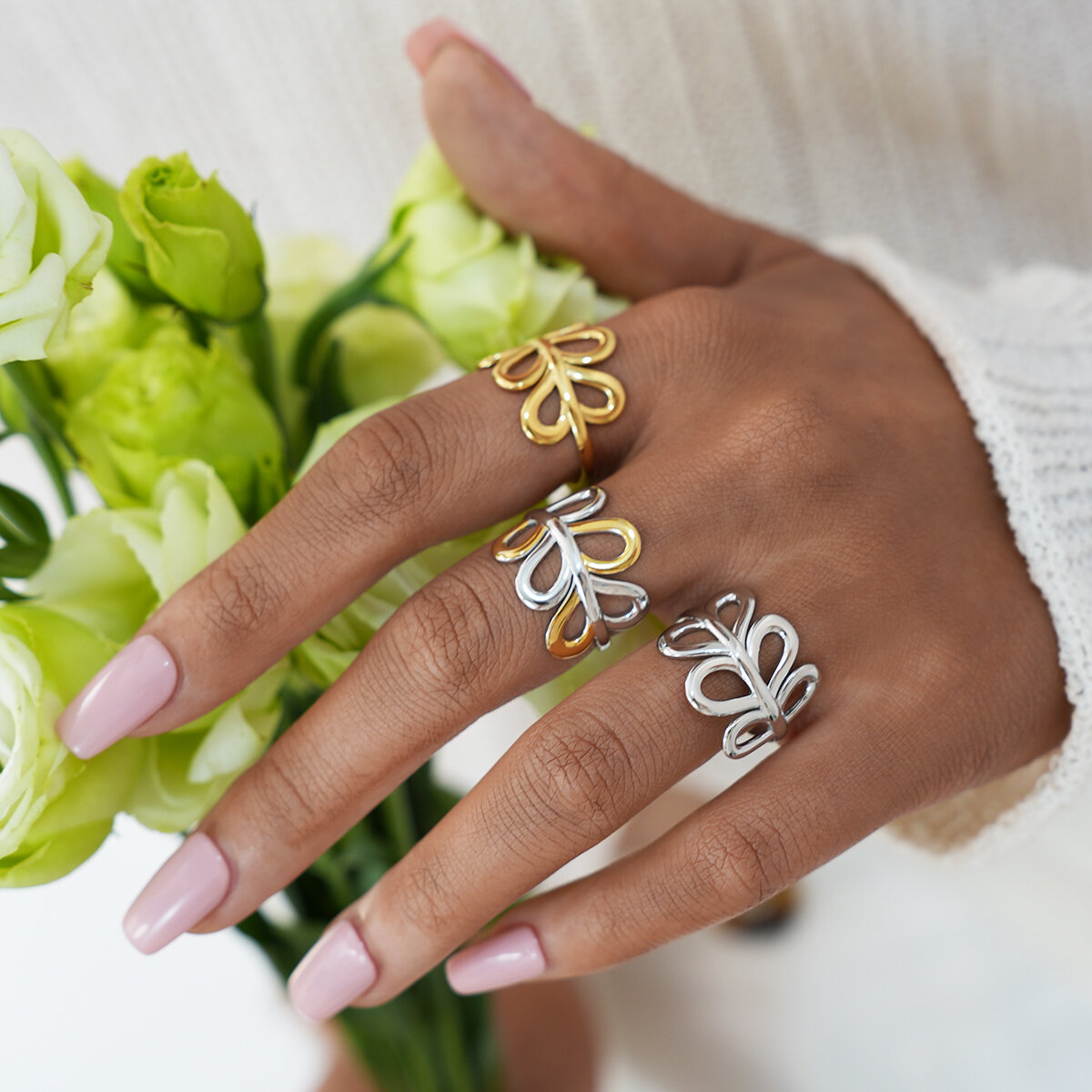 Anillos llamativos para mujer, de acero inoxidable, color dorado, resistentes al agua, con diseño de flor sencilla, 1 pieza Imagen4