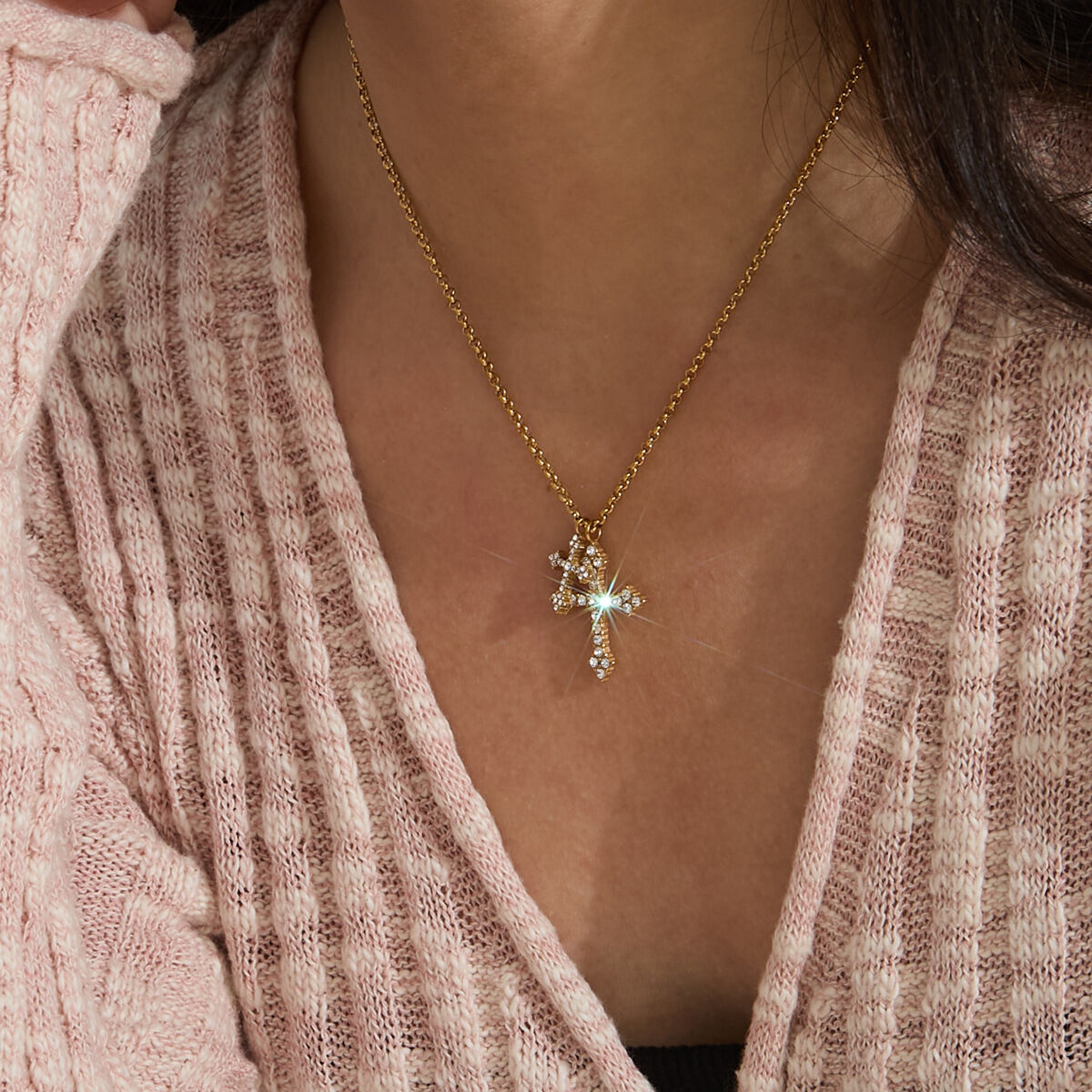 1 Piece Luxurious Cross Stainless Steel Waterproof Gold Color Women's Pendant Necklaces