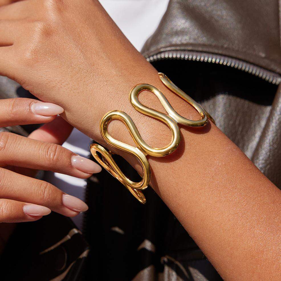 1 Piece Classic Wavy Lines Stainless Steel Waterproof Gold Color Women's Cuff Bracelets