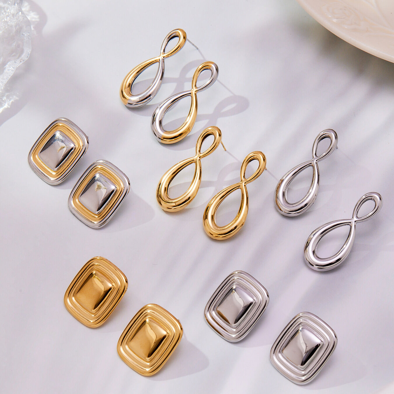 1 Pair Simple Infinity Stainless Steel Waterproof Gold Color Women's Stud Earrings 2