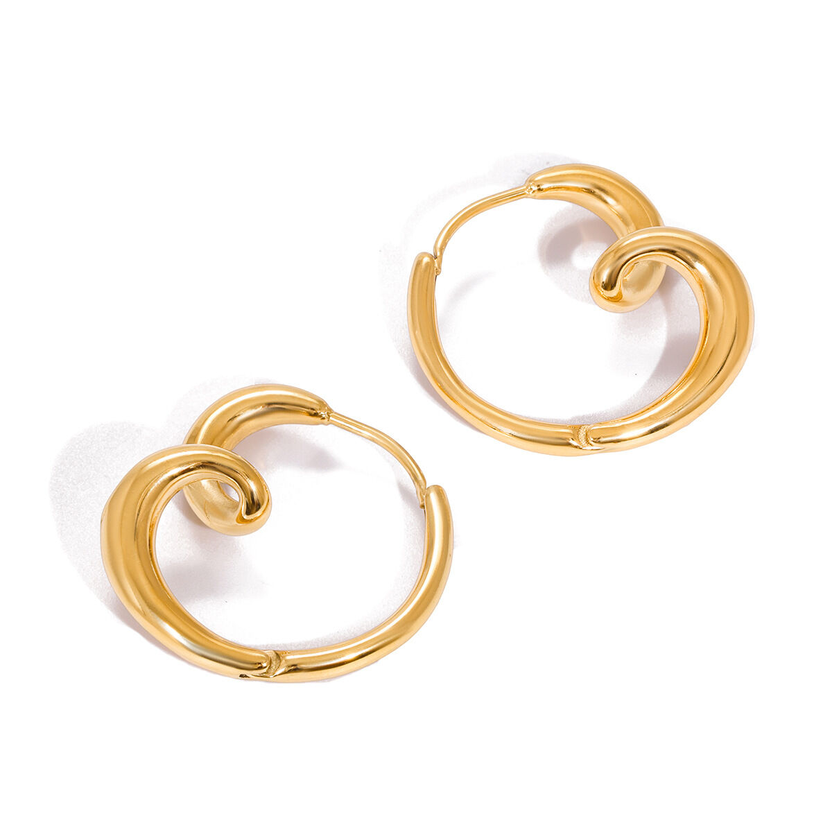 1 paire de boucles d'oreilles créoles élégantes en forme de cœur, en acier inoxydable étanche, couleur or, pour femme. 
