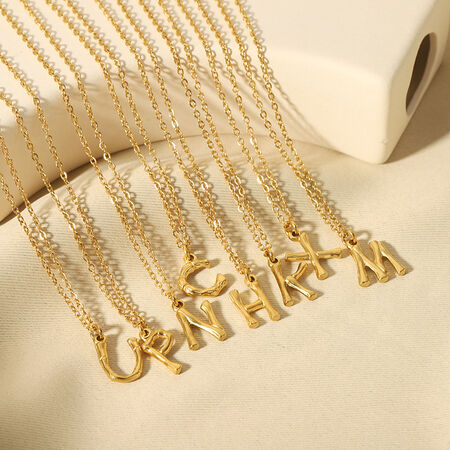 Collana con ciondolo color oro impermeabile in acciaio inossidabile con lettera da 1 pezzo 2