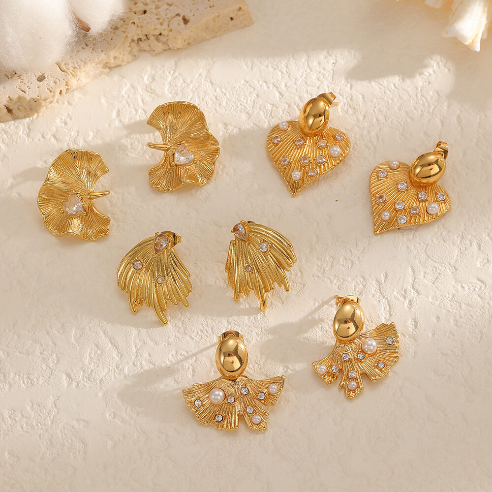 1 Pair Leaf Shape Stainless Steel Waterproof Gold Color Rhinestone Stud Earrings 2