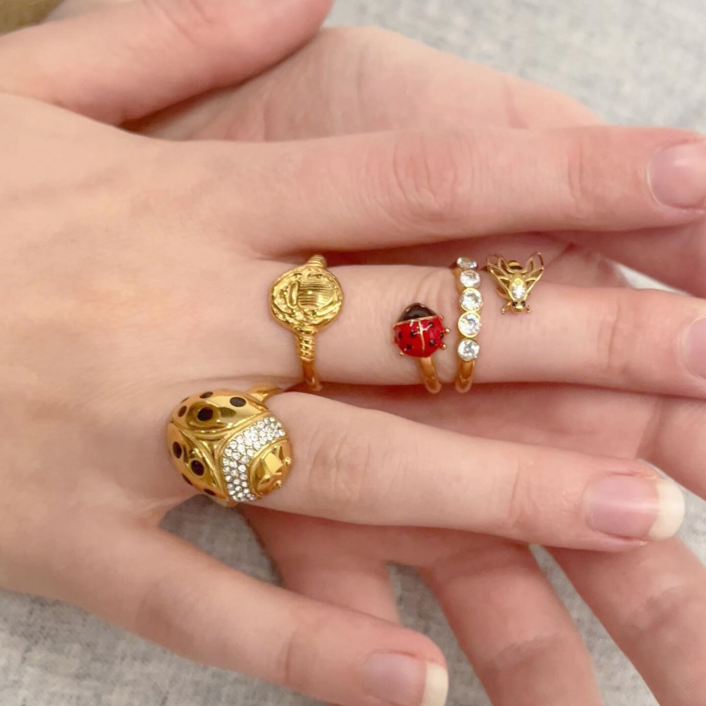 1 pezzo delicato anello in acciaio inossidabile impermeabile color oro con zirconi