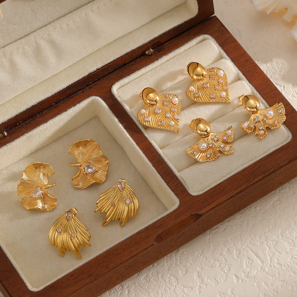 1 Pair Leaf Shape Stainless Steel Waterproof Gold Color Rhinestone Stud Earrings