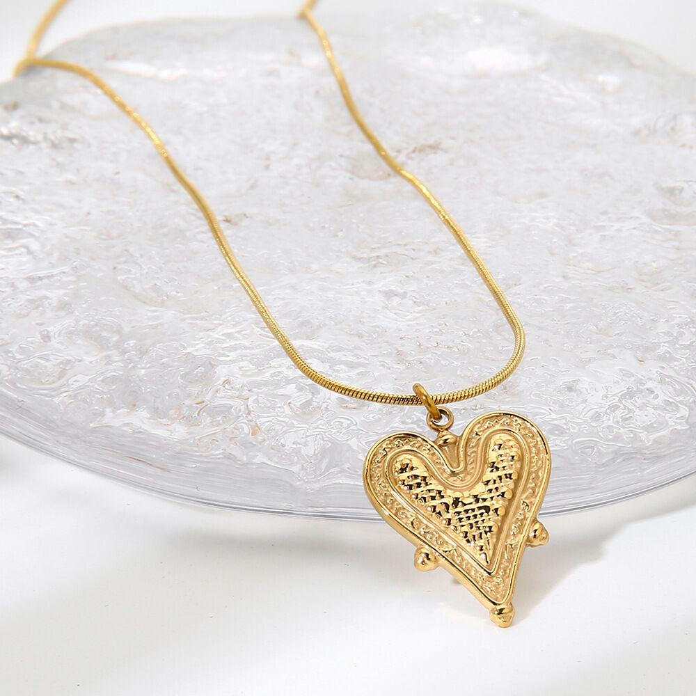 1 Piece Classic Retro Heart Chain Stainless Steel Waterproof  Gold Color  Women's Pendant Necklaces