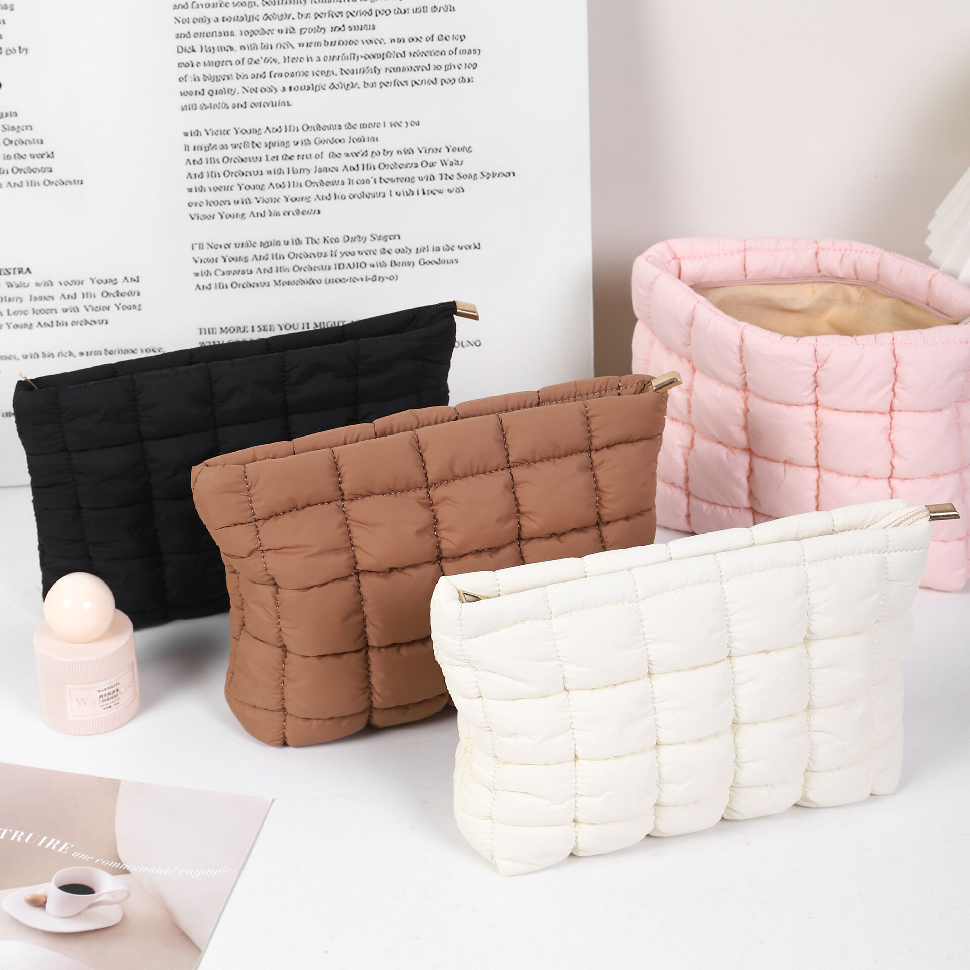 1 Piece  Solid Color Wrinkled Cloud Shaped Women's Makeup Bags