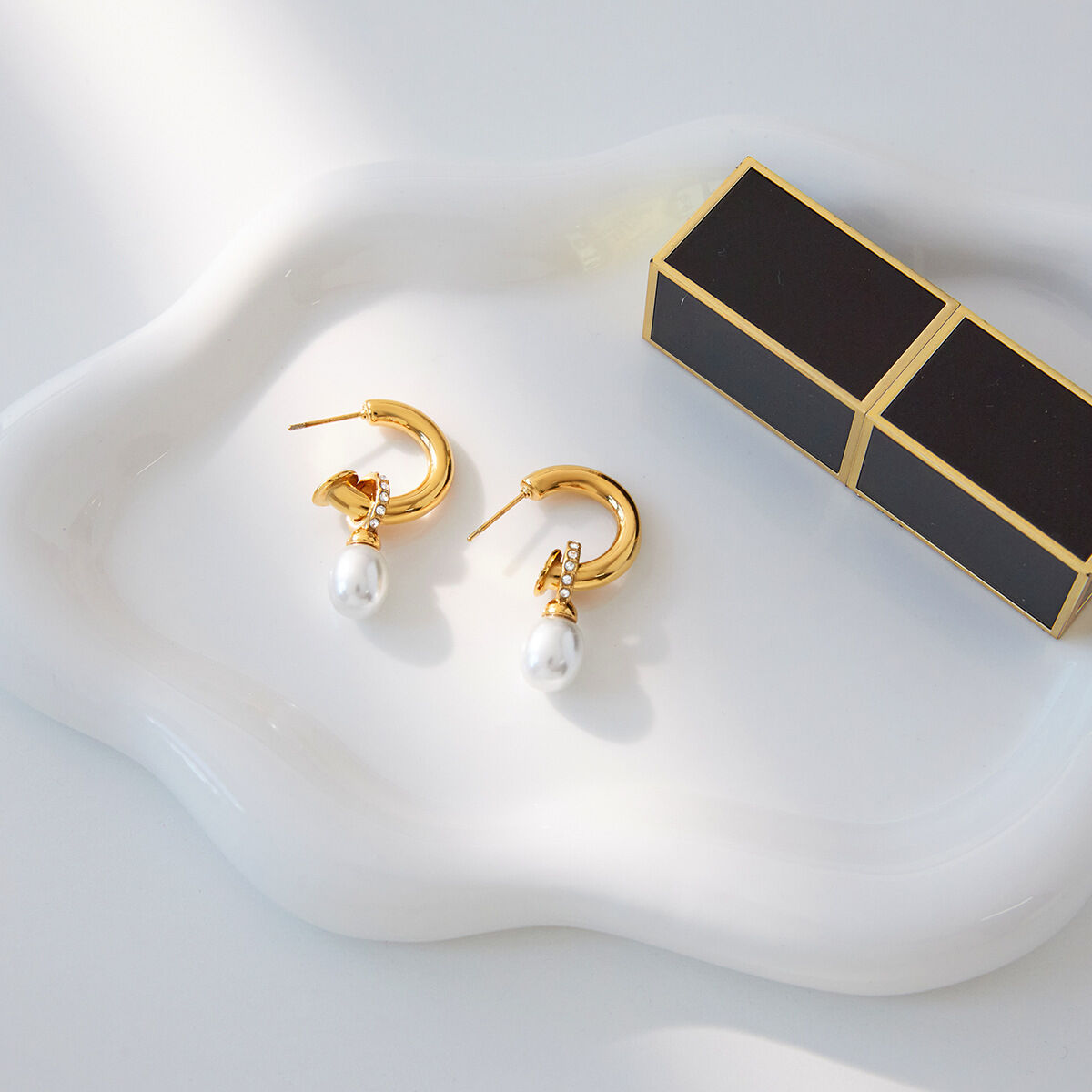 1 Paar wunderschöne, ringförmige, wasserdichte Ohrhänger aus Edelstahl in Goldfarbe für Damen Bild5