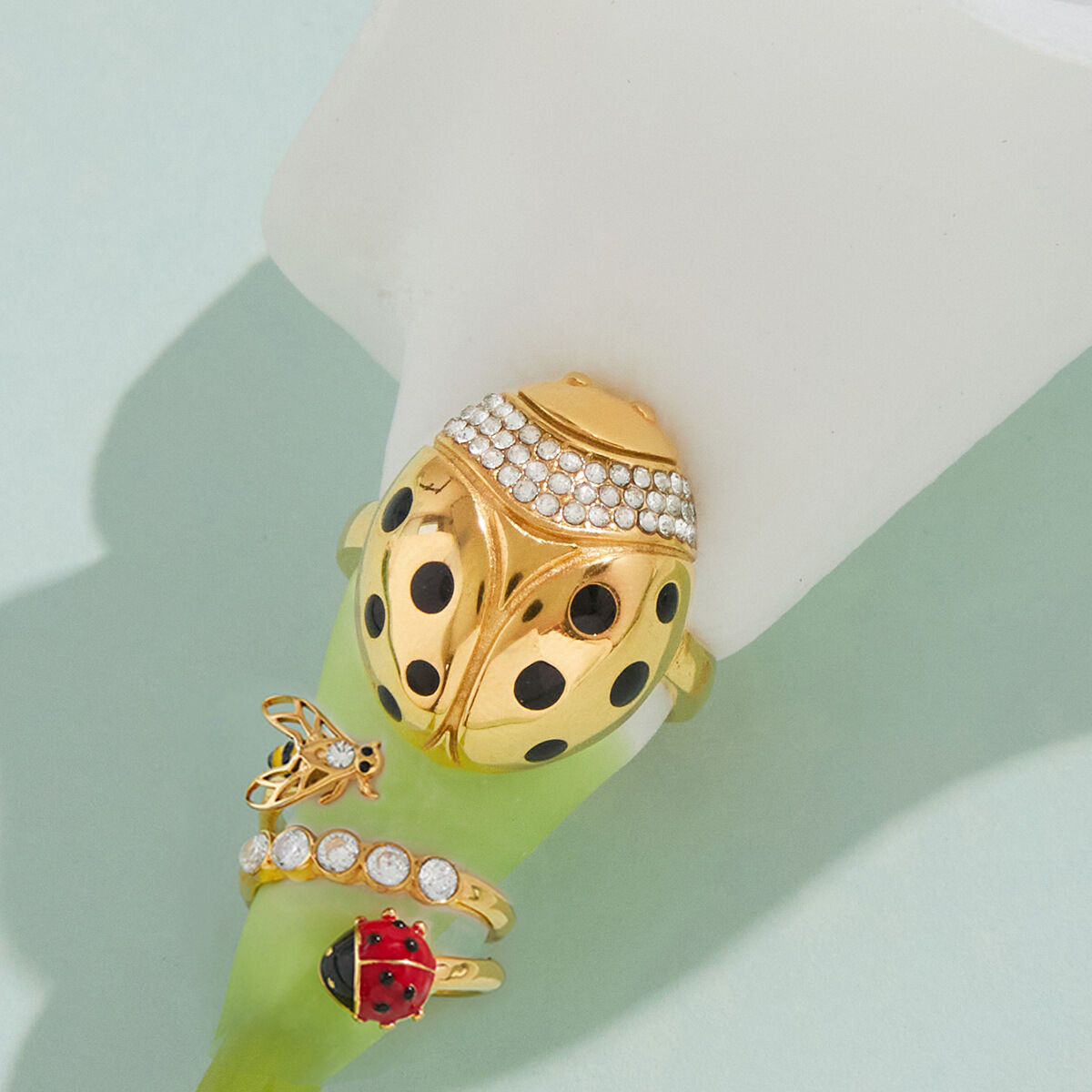 1 pezzo delicato anello in acciaio inossidabile impermeabile color oro con zirconi 2