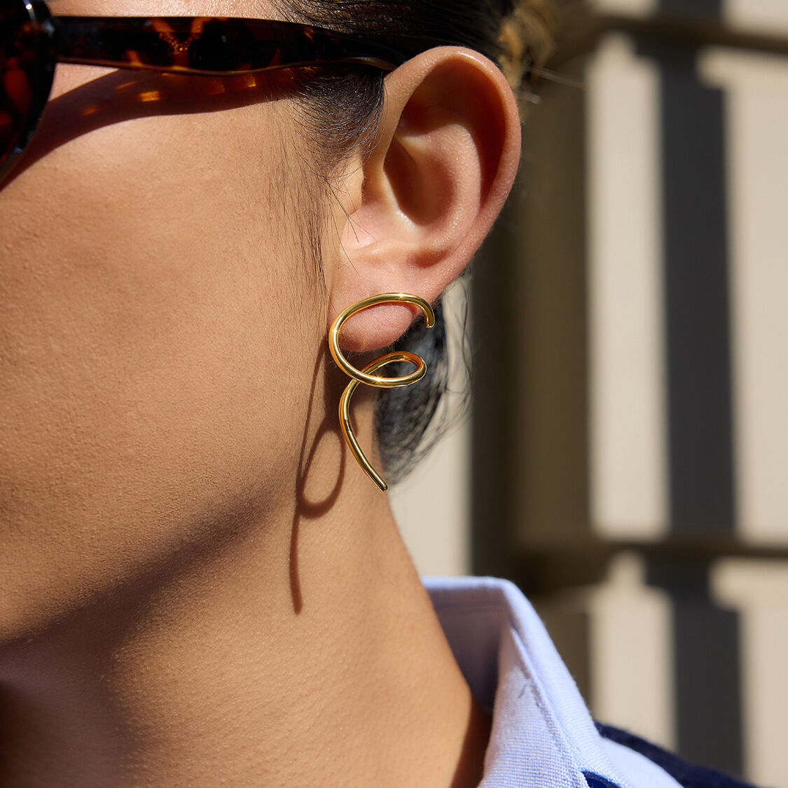 1 Pair Modern Curve Stainless Steel Waterproof Gold Color Women's Stud Earrings 2