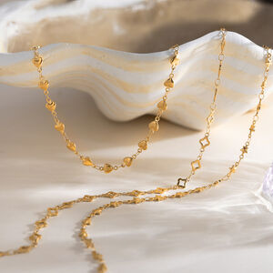 Collier chaîne femme simple et discret en acier inoxydable, couleur or, avec pendentif cœur discret. h5 Image4