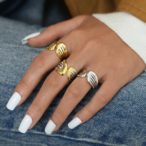 1 Stück Simple Series Unregelmäßig geformter Edelstahl Wasserdichter Goldfarbener Statement-Ring für Damen h5 Bild6