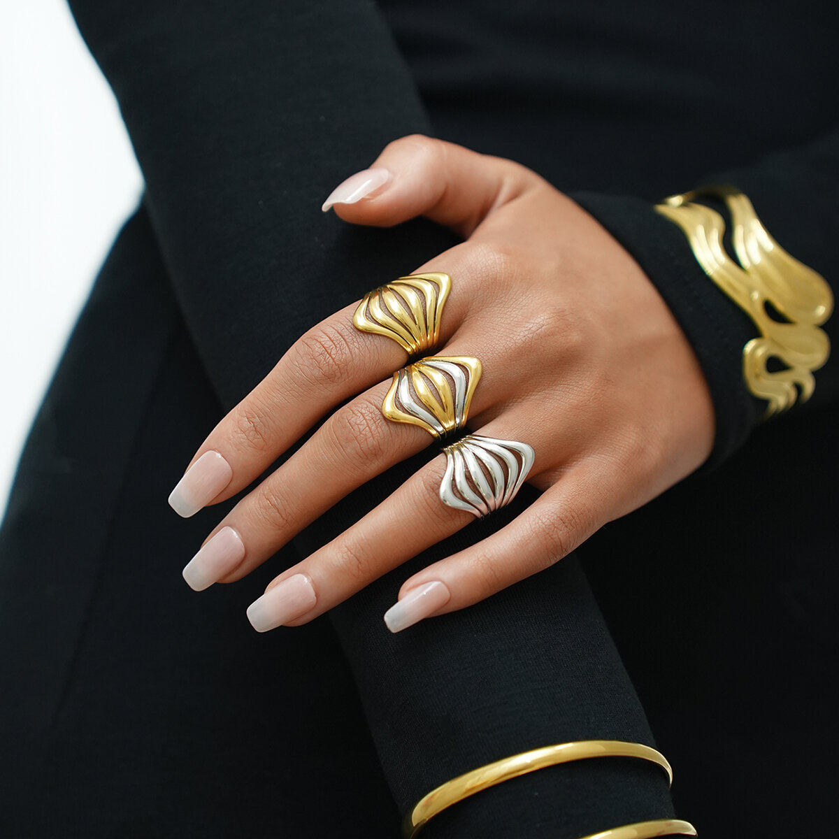 1 Piece Simple  Retro Hollowed-out Stainless Steel Waterproof   Gold Color  Statement Rings Picture3