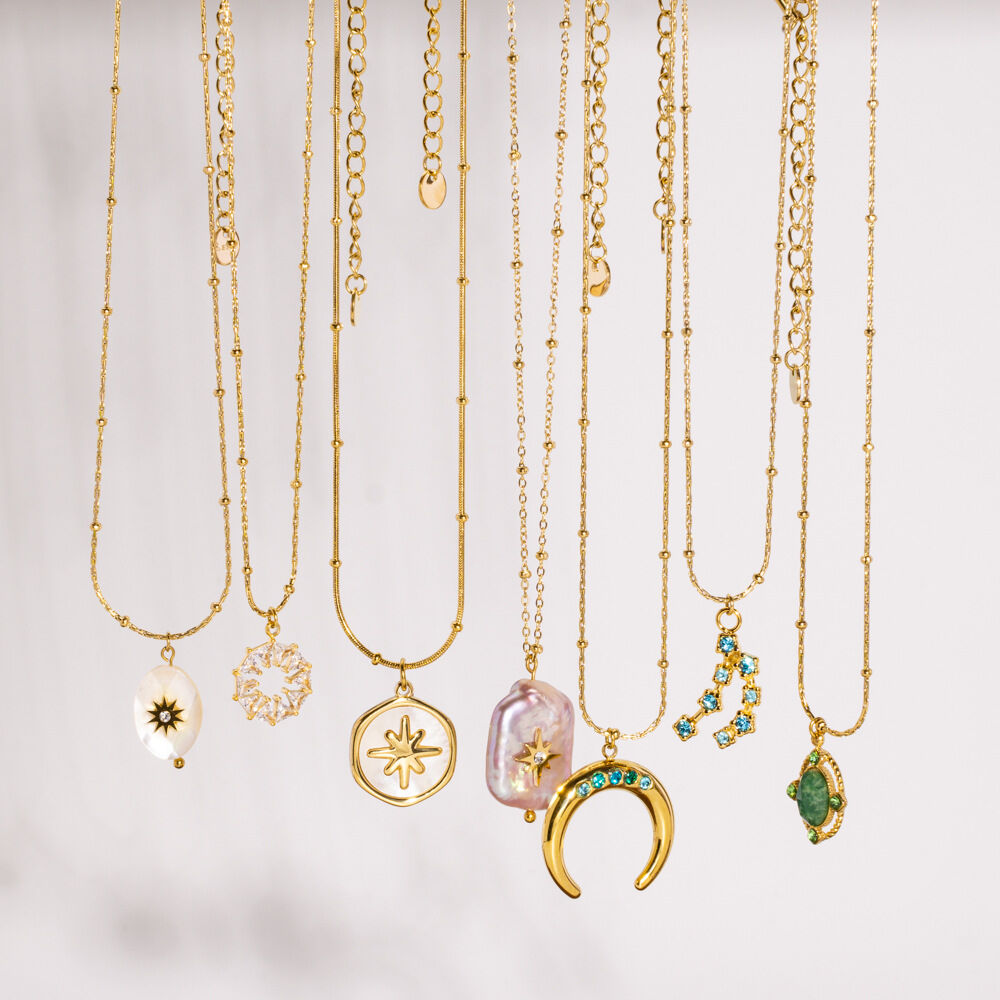 1 Piece Simple Light Luxury  Elegance  Moon Stainless Steel Waterproof Women's Pendant Necklaces