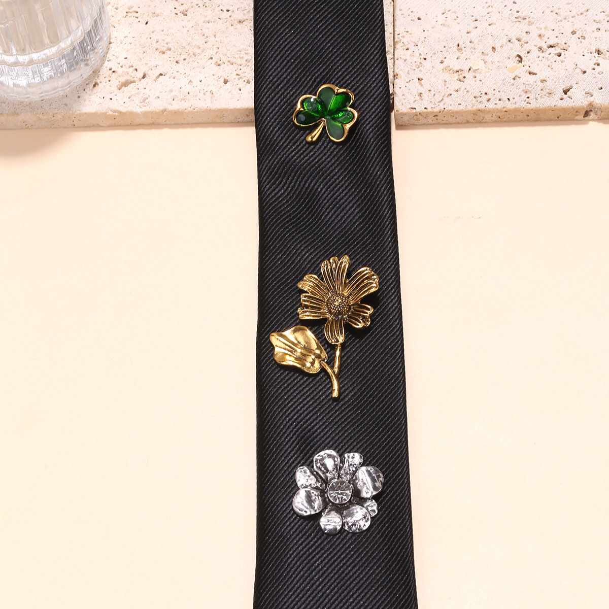 1 Piece Bee & Clover Patchwork Tie Picture4