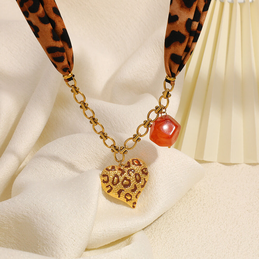 1 Piece  Heart Leopard Print Stainless Steel Waterproof Women's Pendant Necklaces Picture3