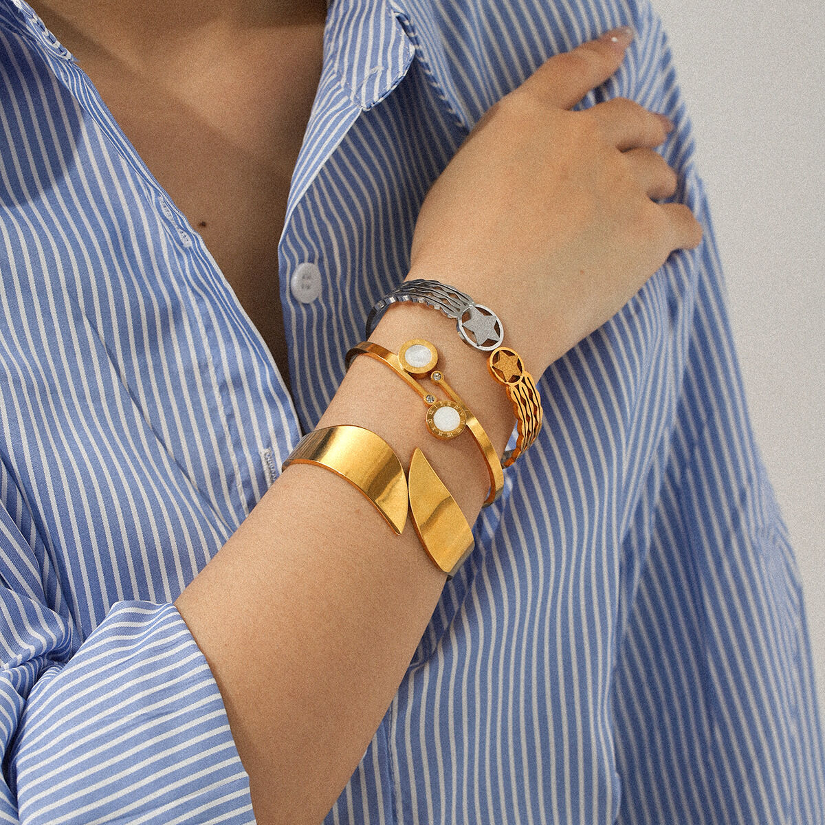 Bracelet rétro ajouré en acier inoxydable étanche couleur or (1 pièce) 2