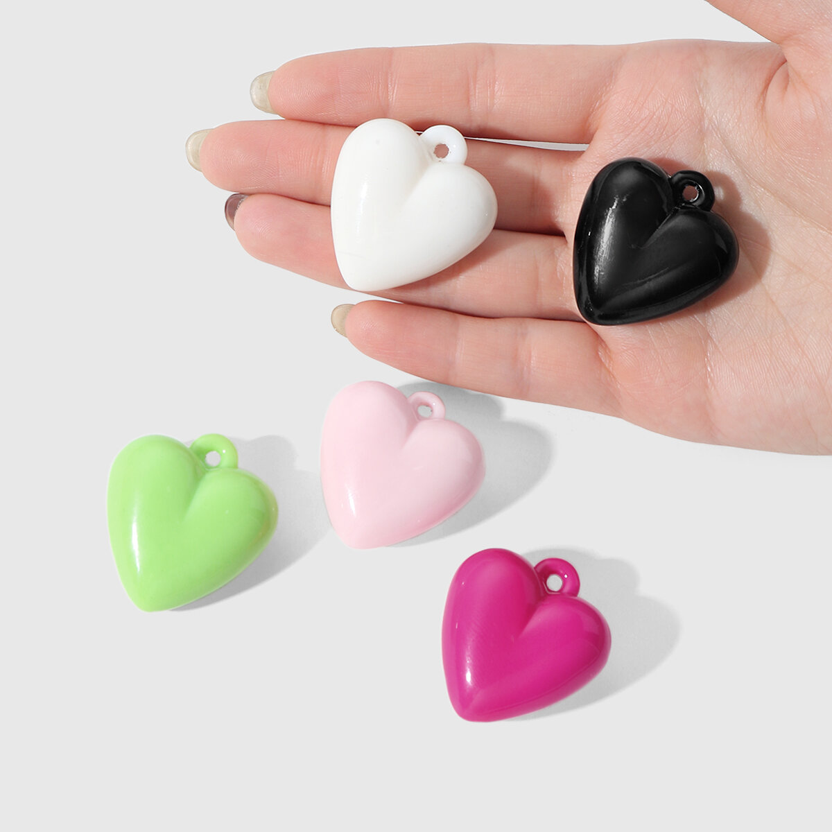 1 pieza de dijes de acrílico para bolso de mujer con forma de corazón de colores sólidos h5 Imagen4