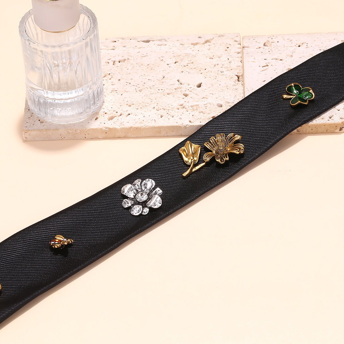 1 Piece Bee & Clover Patchwork Tie h5 Picture3