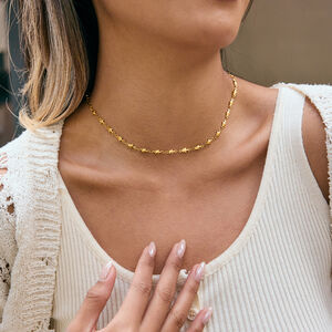 Collier chaîne femme simple et discret en acier inoxydable, couleur or, avec pendentif cœur discret. h5 Image5
