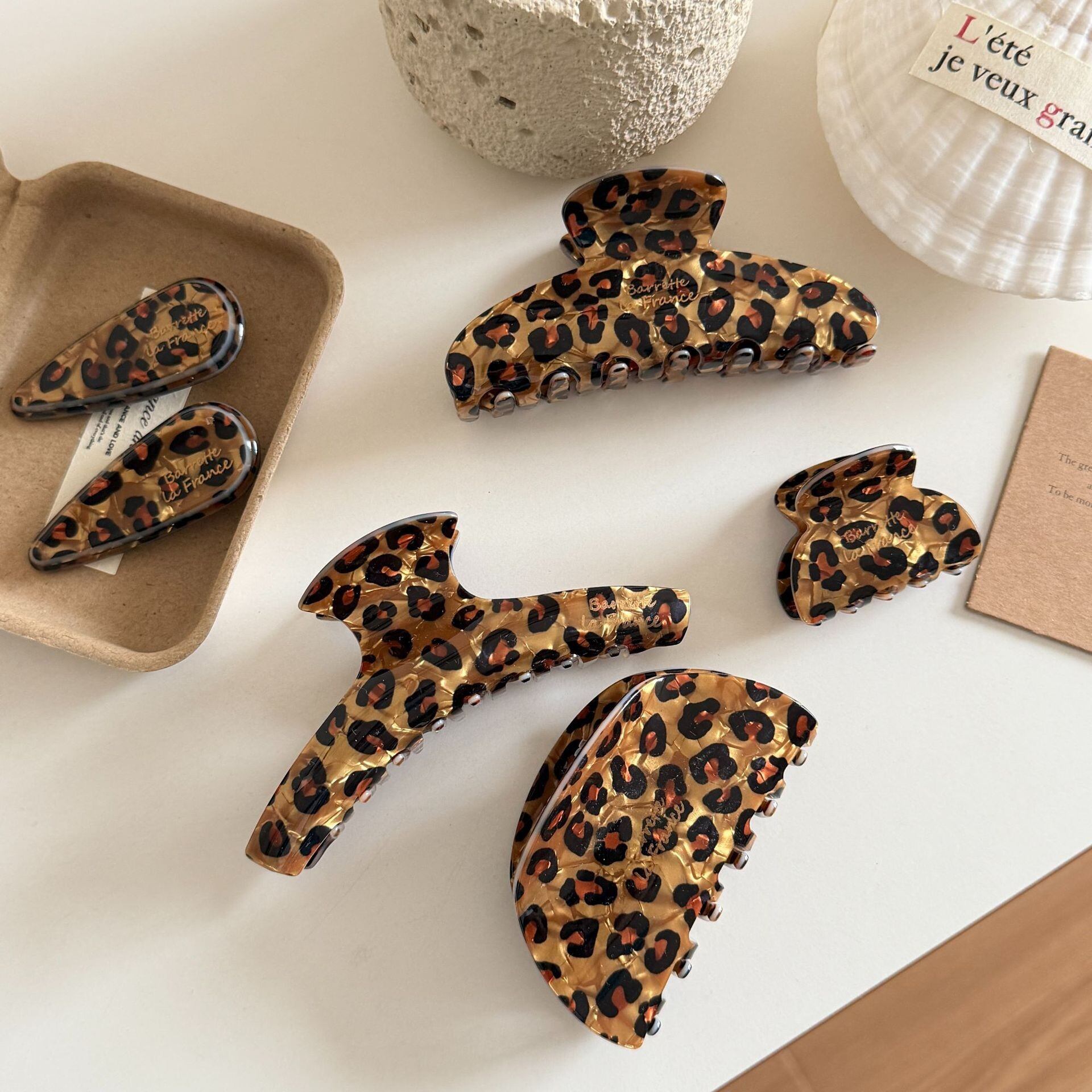 1 Piece  Retro Leopard Print PVC Women's Hair Claws Picture3