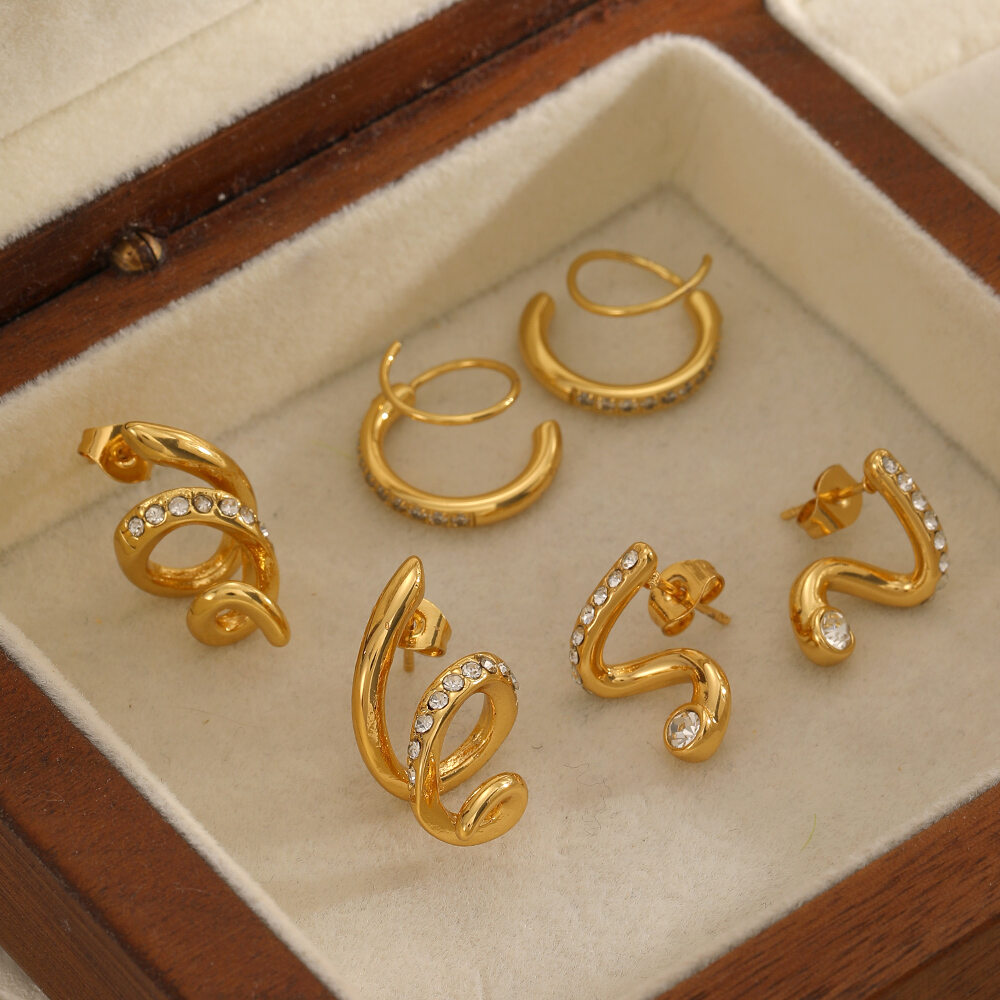 1 Paar unregelmäßig geformte, wasserdichte Ohrstecker aus Edelstahl in Goldfarbe mit Strasssteinen h5 Bild2