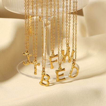 Collana con ciondolo color oro impermeabile in acciaio inossidabile con lettera da 1 pezzo