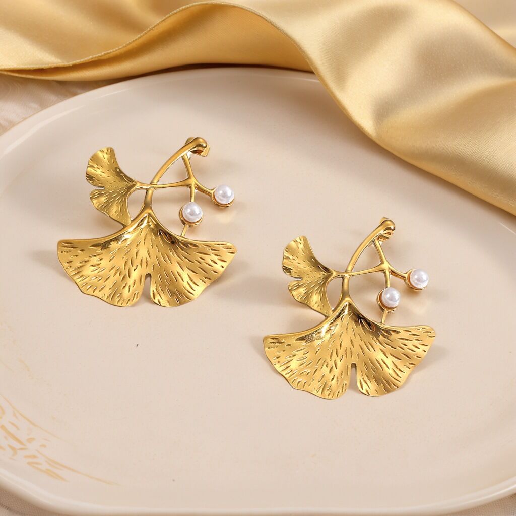 1 paio di orecchini a bottone in acciaio inossidabile con foglia retrò, impermeabili, color oro, con perle 2