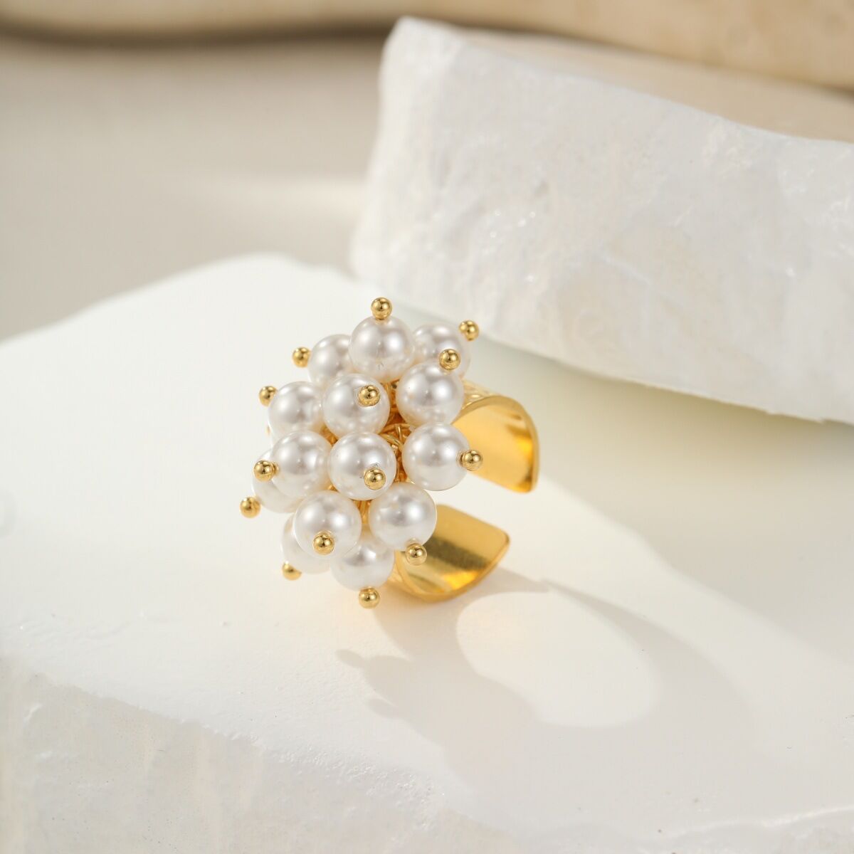 1 Piece Luxurious  Sweet Flower Circle Stainless Steel Waterproof Women's Beaded Rings Picture3