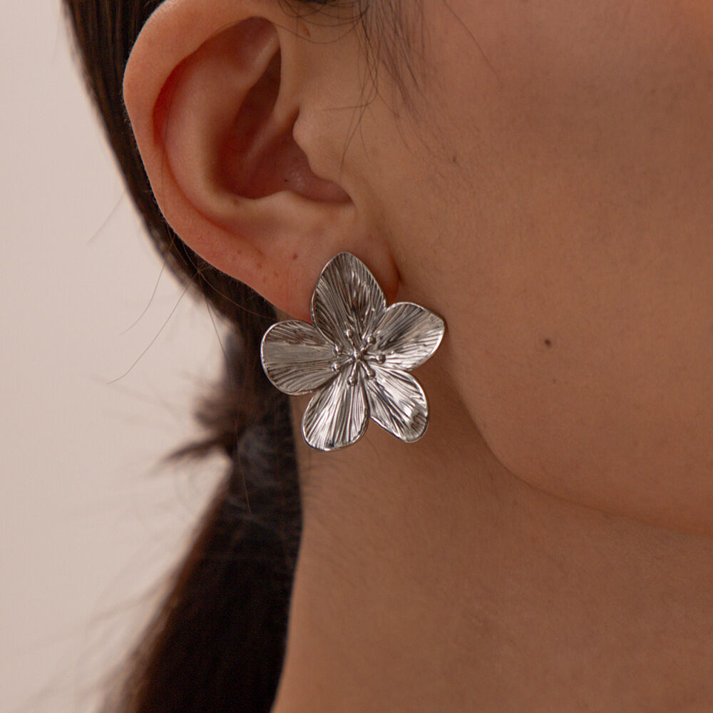 1 paio di eleganti orecchini a bottone da donna in acciaio inossidabile con fiori impermeabili h5Immagine4
