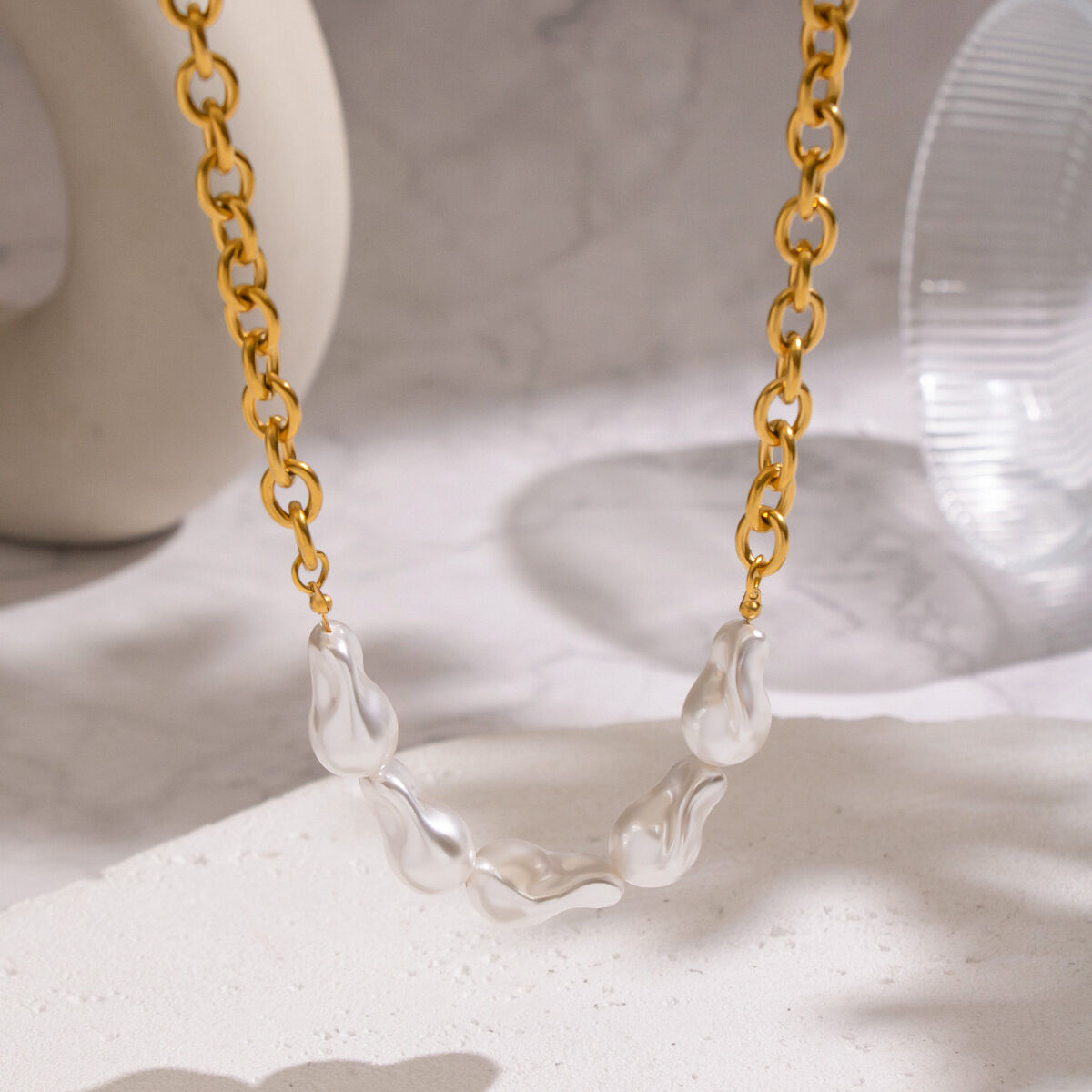 Collier en acier inoxydable doré, imperméable, avec une chaîne de perles (1 pièce).