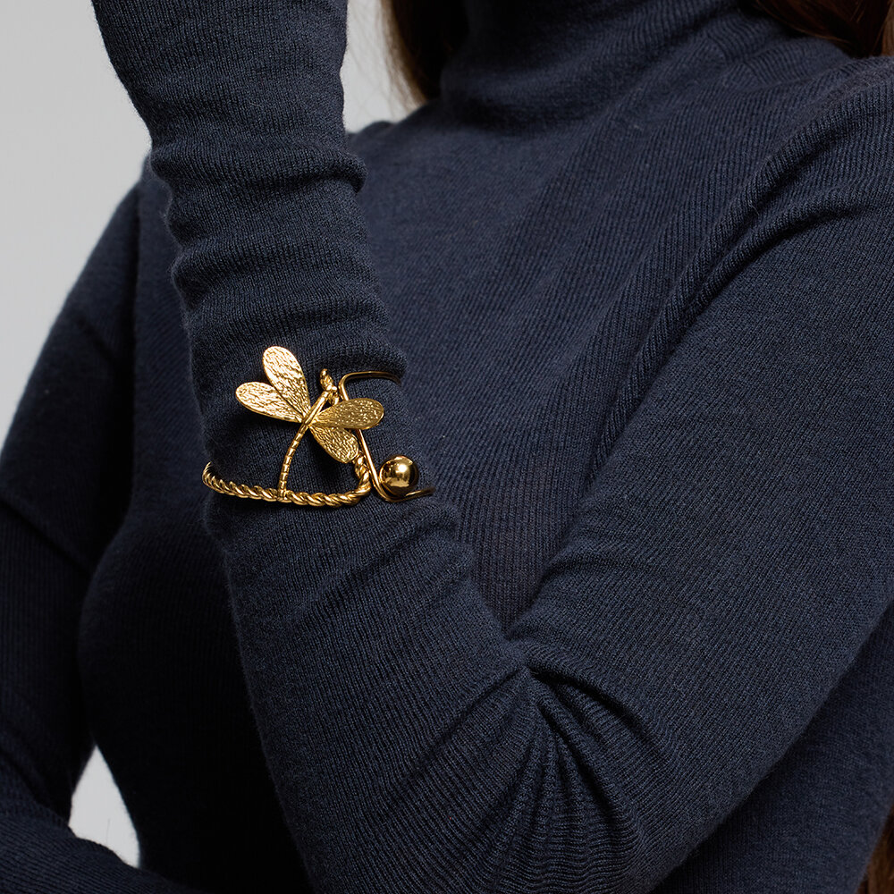 1 brazalete lujoso y elegante de acero inoxidable con forma irregular de libélula, resistente al agua, para mujer. Imagen3
