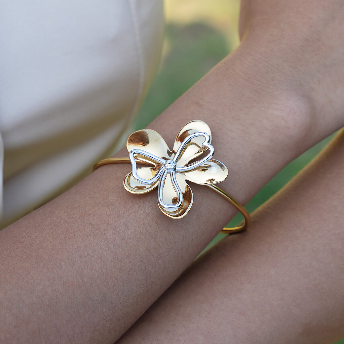 1 Piece Retro Flower Stainless Steel Waterproof Gold Color Women's Bangles Picture3