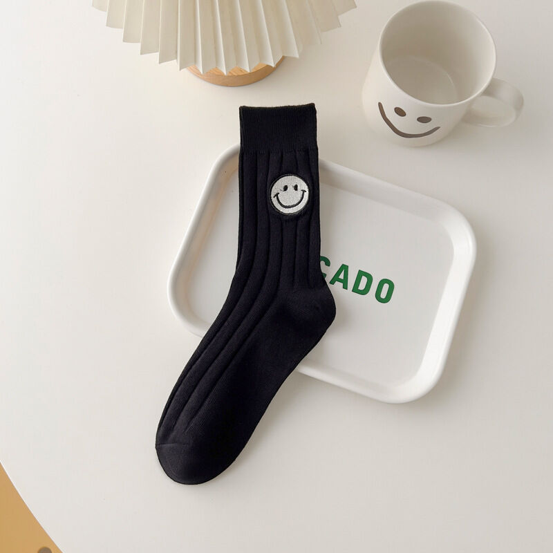 1 Pair Cute Embroidered Smiley Face Cotton Mid-Calf Socks