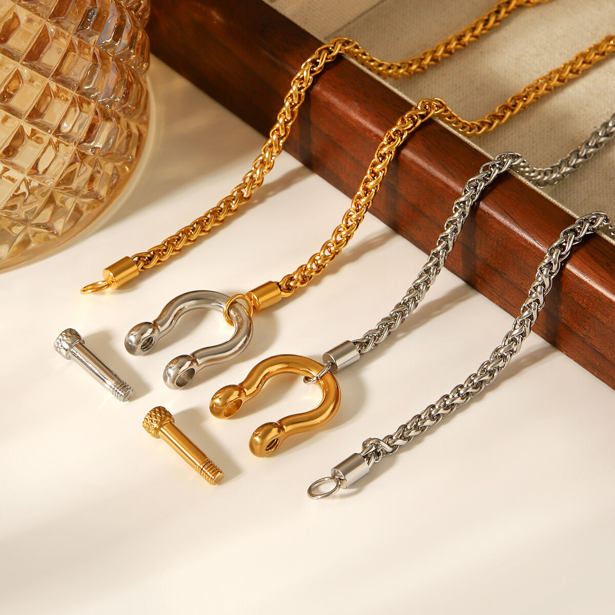 Collana con catena mista impermeabile in acciaio inossidabile a forma di U da 1 pezzo Immagine4
