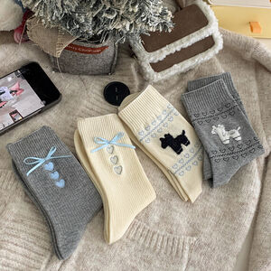 1 Paar niedliche Socken mit Welpenmotiv, Schleife, Knoten und Herzen, wadenlang h5 Bild2