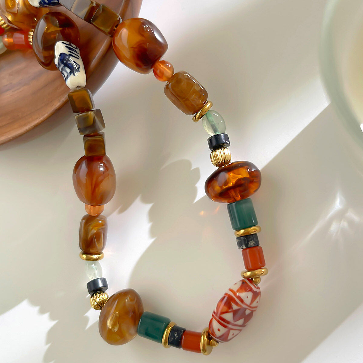 Collier de perles en résine et pierre naturelle (1 pièce) 2