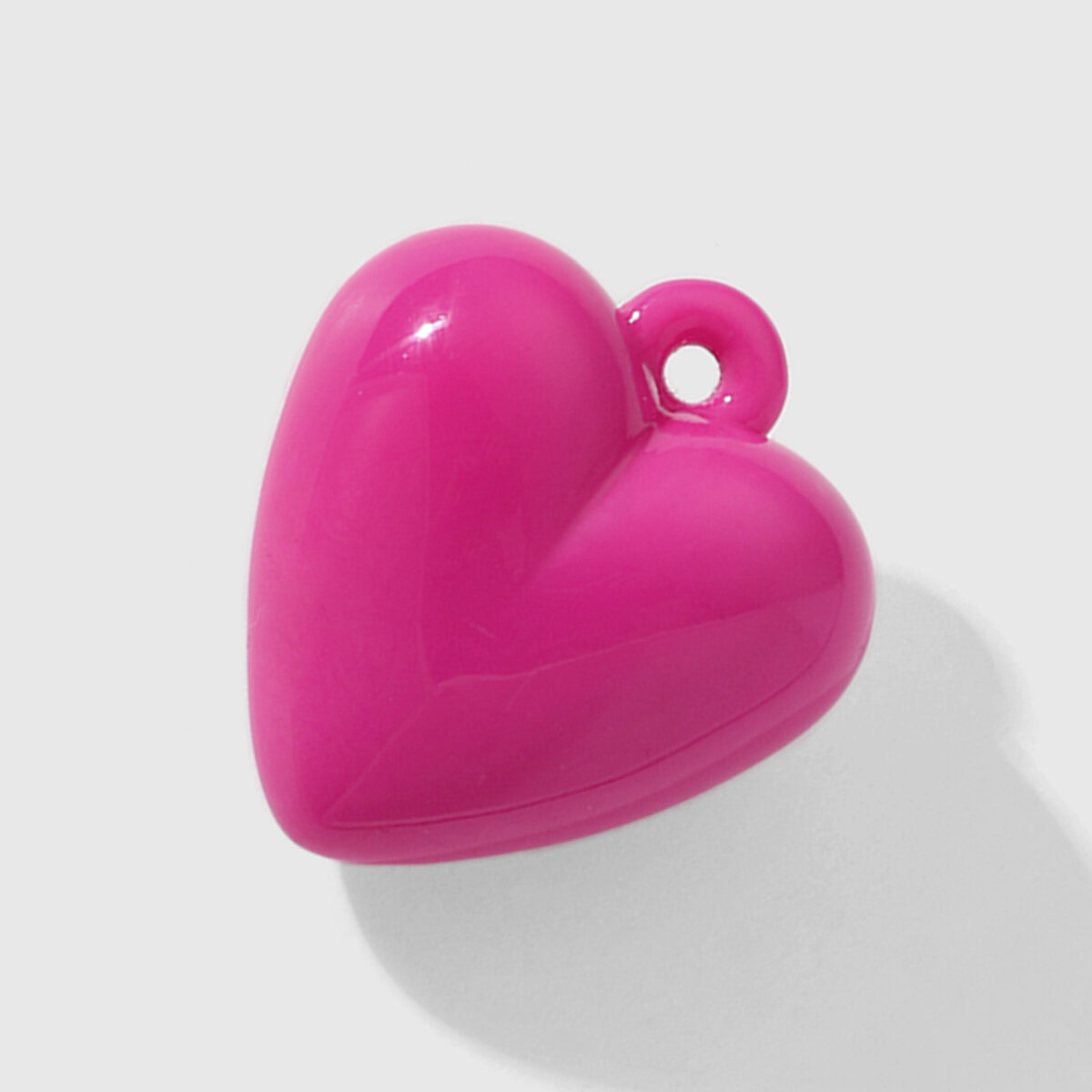 1 pieza de dijes de acrílico para bolso de mujer con forma de corazón de colores sólidos Imagen7