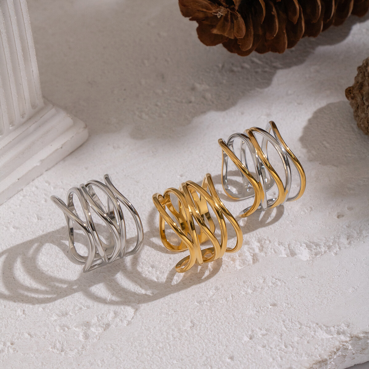 1 stuk onregelmatig gevormde, lijnvormige, waterdichte, goudkleurige statement ring van roestvrij staal.