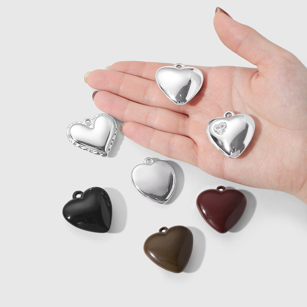1 pieza de dijes de acrílico para bolso de mujer con forma de corazón moderno de color sólido Imagen3