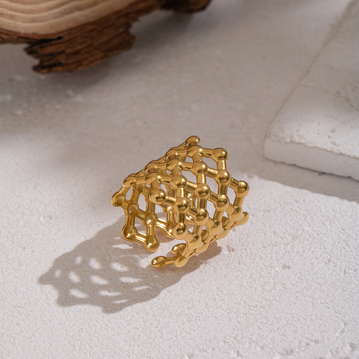 1 stuk holle, waterdichte, goudkleurige statement ring van roestvrij staal 2