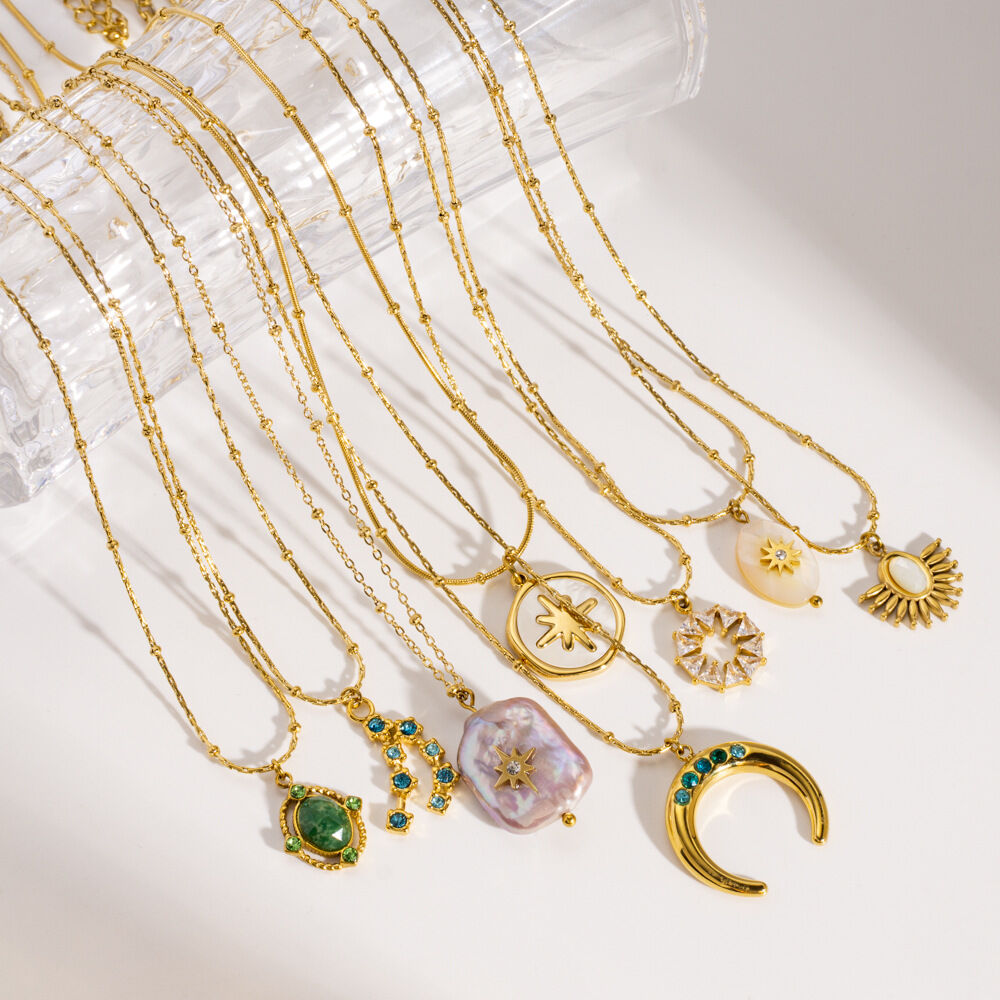1 Piece Simple Light Luxury  Elegance  Moon Stainless Steel Waterproof Women's Pendant Necklaces 2