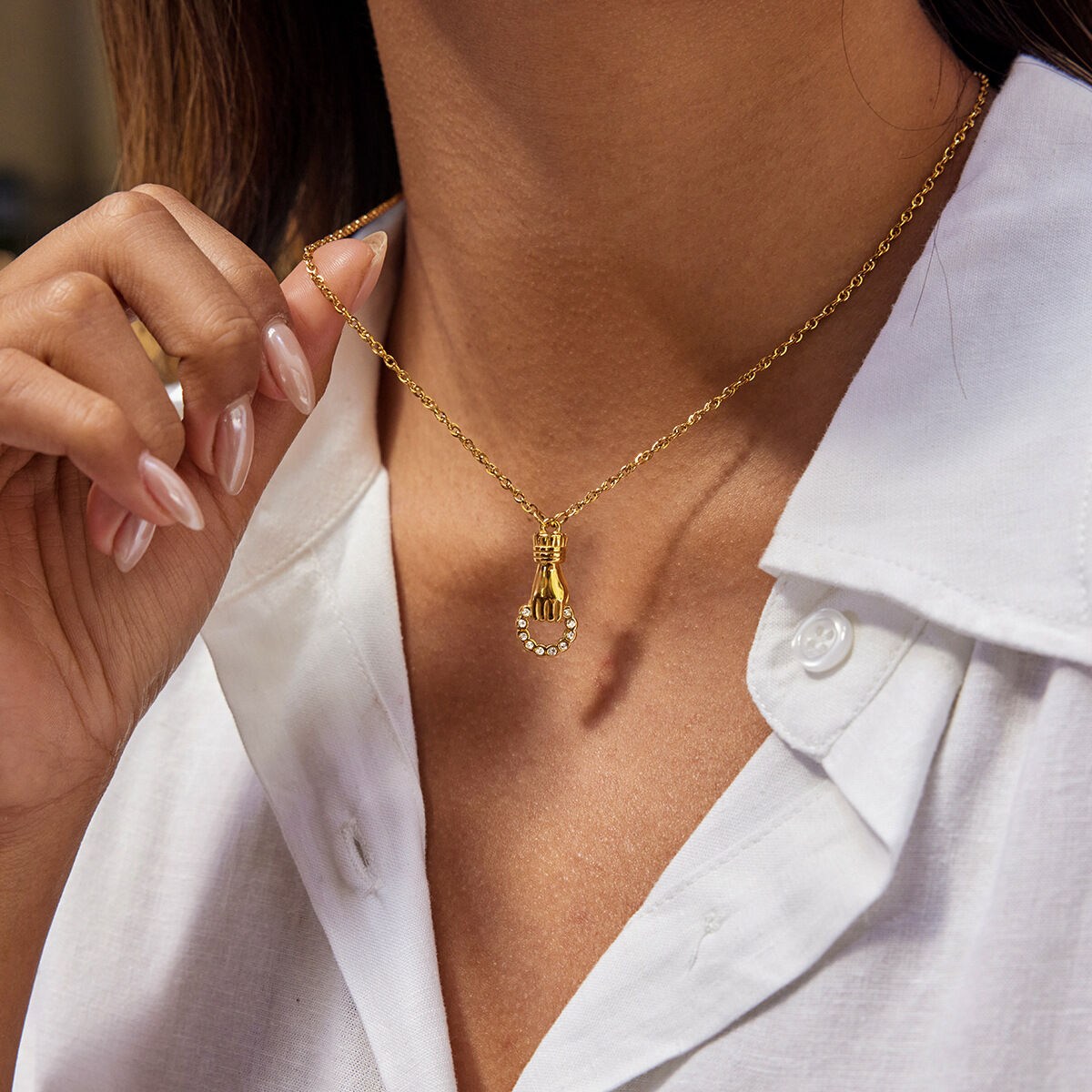 1 pezzo sofisticato cerchio a mano in acciaio inossidabile impermeabile color oro collane con ciondolo da donna h5 Immagine2