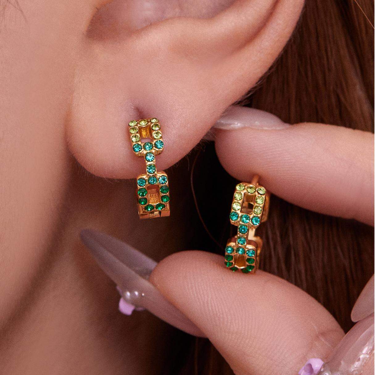 1 Paar exquisite rechteckige Kettenohrringe aus Edelstahl, wasserdicht, goldfarben, mit Zirkonia besetzt