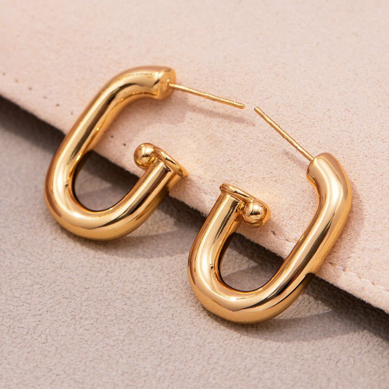 1 paio di orecchini a cerchio minimalisti anulari in acciaio inossidabile color oro impermeabili da donna 2