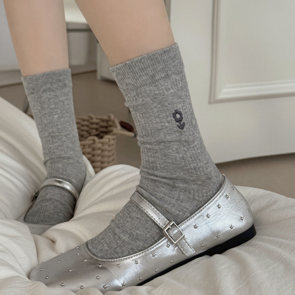 1 Pair Solid Color Twisted Knot Cotton Mid-Calf Socks Picture3