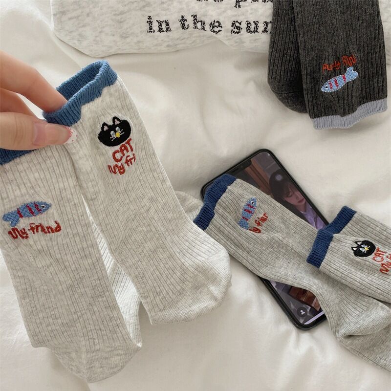 1 Pair Cute School - style Cotton Kitten Embroidery  Mid-Calf Socks Picture3