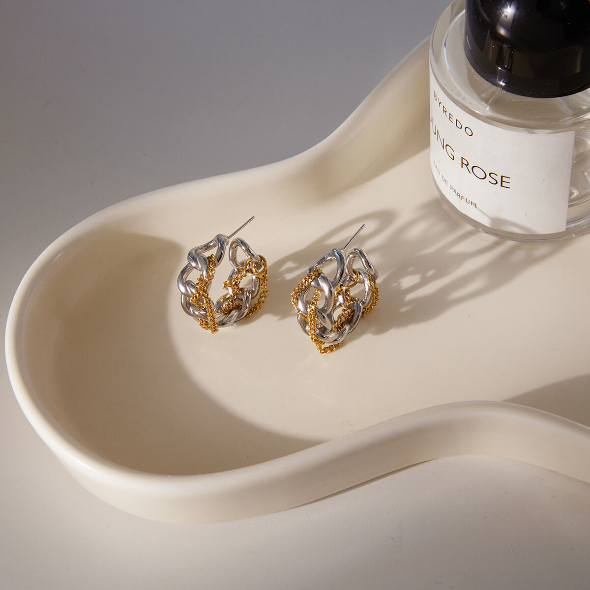 1 paio di orecchini a cerchio da donna in acciaio inossidabile, impermeabili, con catena giornaliera, in colori misti oro e argento h5 Immagine5