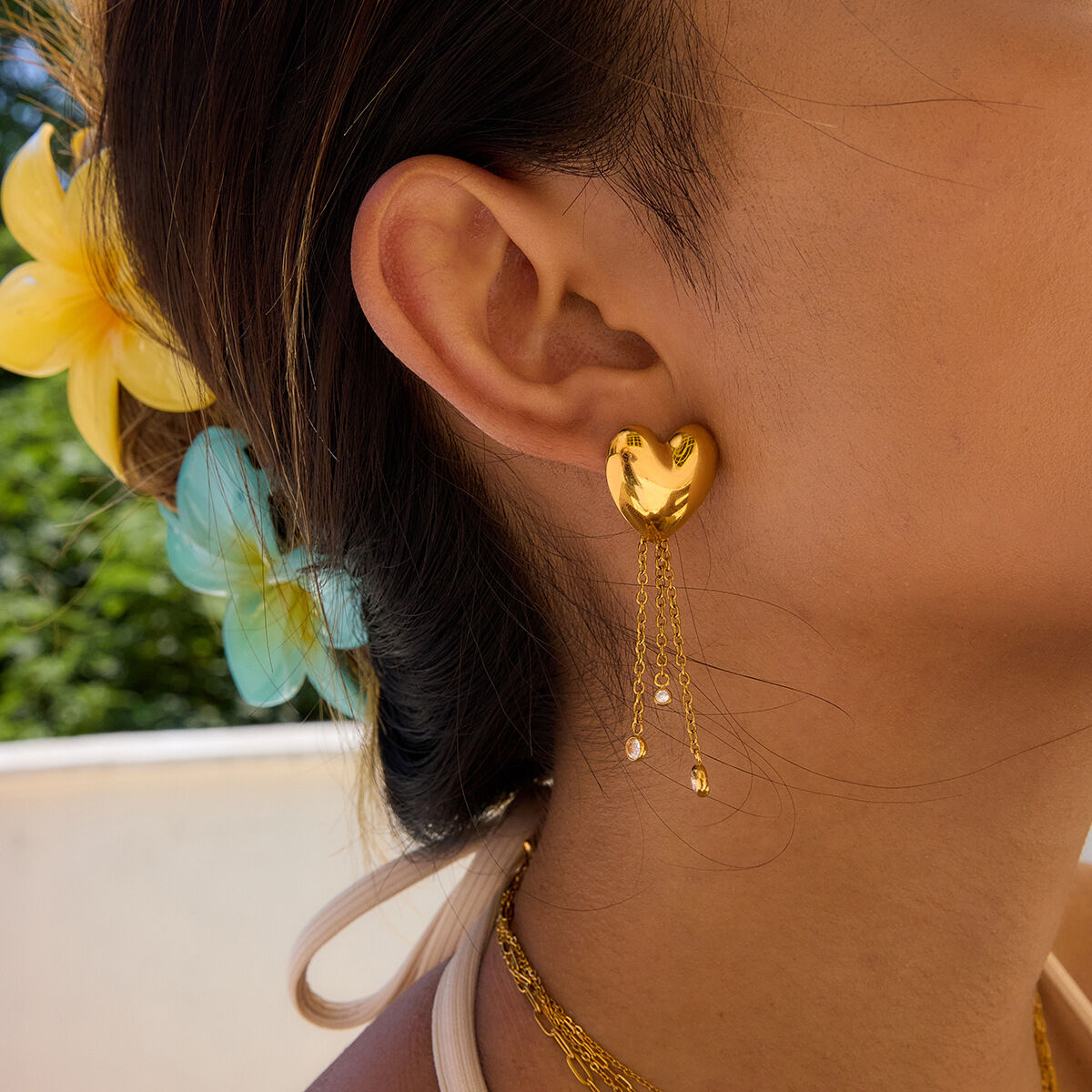 Eleganti orecchini pendenti da donna in acciaio inossidabile con nappa a forma di cuore, impermeabili e anti-ossidazione, color oro Immagine4