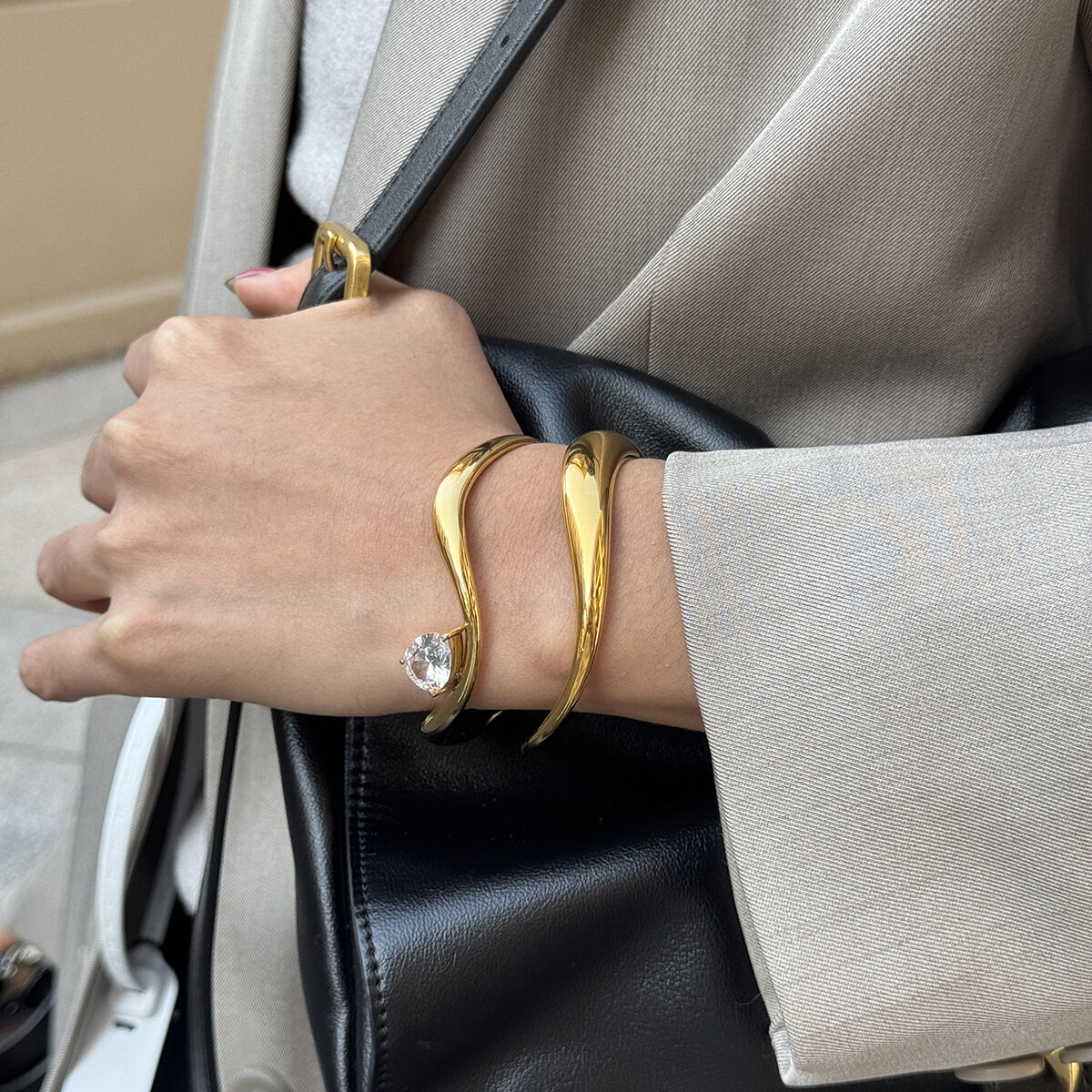 1 Piece Sleek Curve Stainless Steel Waterproof Gold Color Zircon Women's Cuff Bracelets Picture3